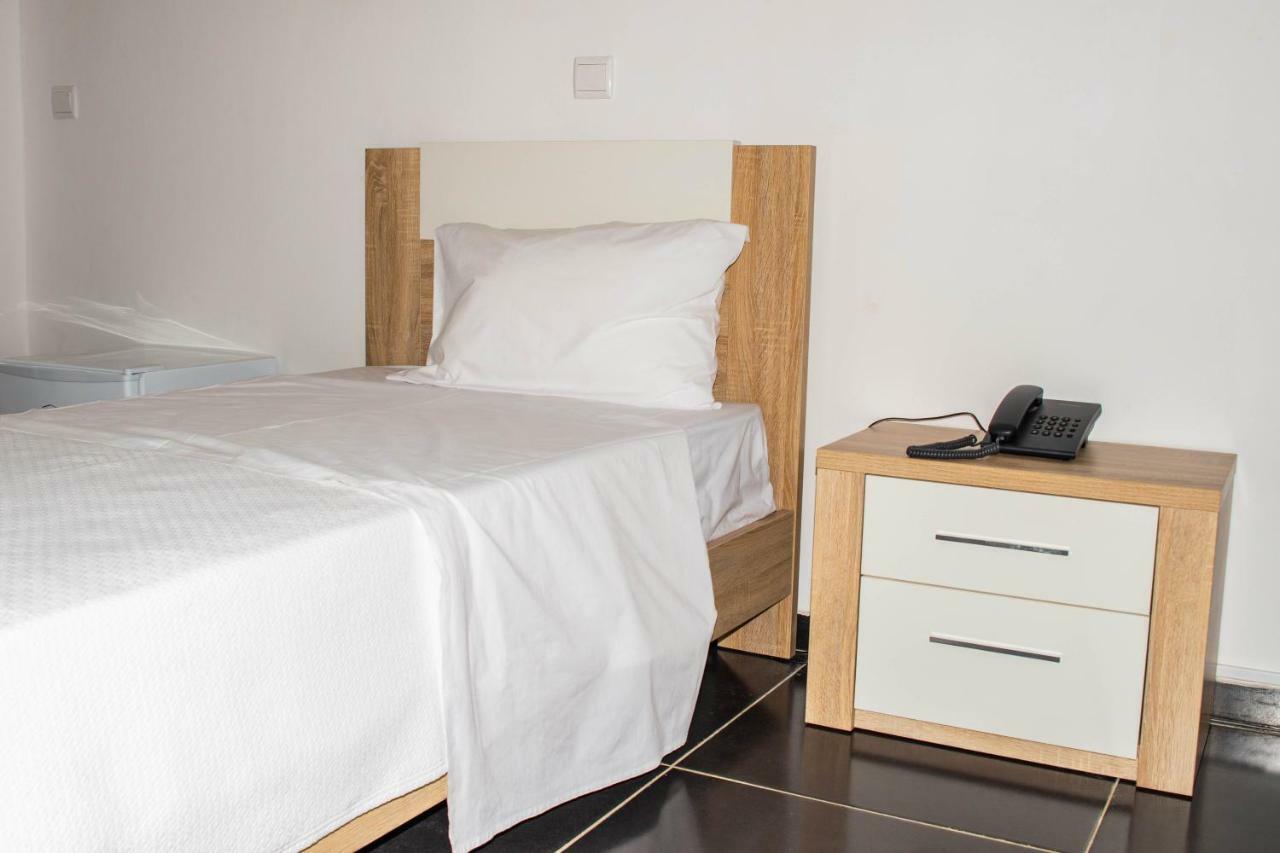 Hotel Vitoria Сао Томе Екстериор снимка